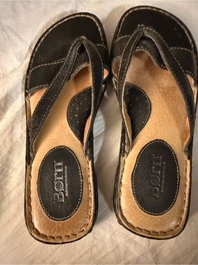 Born Black Leather Thong Slide Sandals with Tan Insole